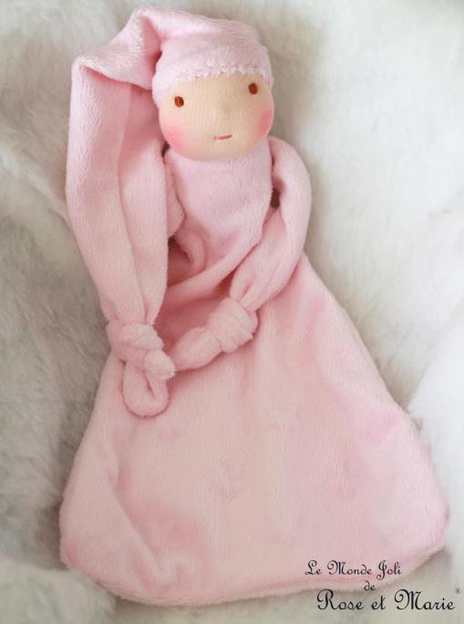 Doudou le monde joli de rose et marie