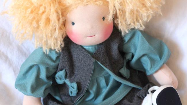 Kristen, grande poupée waldorf de 42 cm