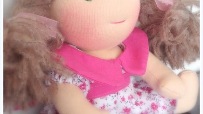 Poupée waldorf, poupée chiffon, poupée tissu, Le Monde Joli de Rose et Marie