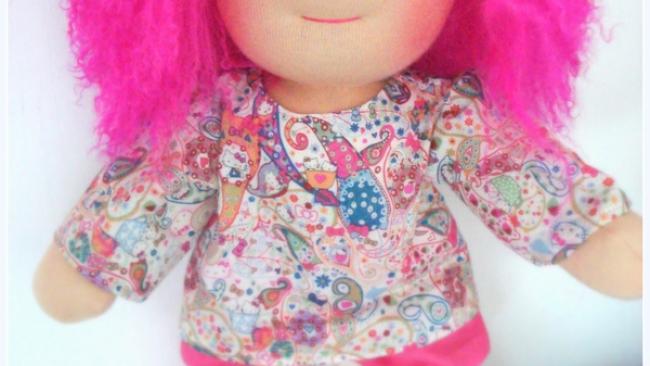 Poupée waldorf, poupée chiffon, poupée tissu, Le Monde Joli de Rose et Marie, vêtement  de poupée