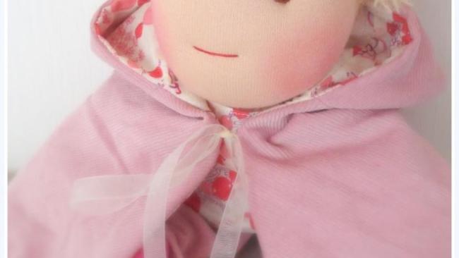 Poupée waldorf, poupée chiffon, poupée tissu, Le Monde Joli de Rose et Marie, vêtement  de poupée