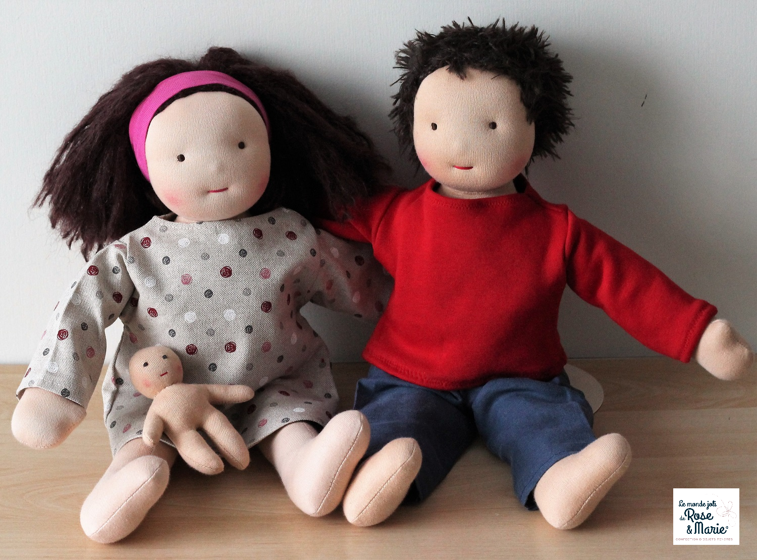 Couple-poupées-avec-bébé