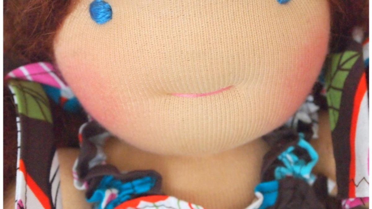 Poupée waldorf, poupée chiffon, poupée tissu, Le Monde Joli de Rose et Marie, création artisanale, poupée artisanale, vannes, Bretagne