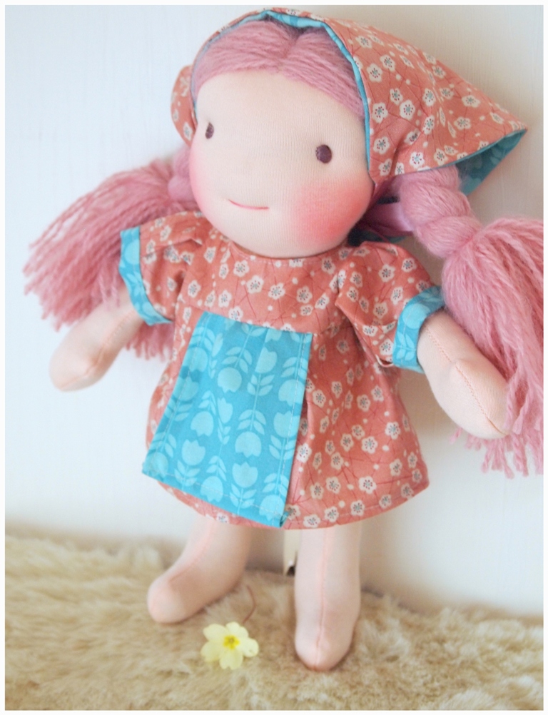Poupée 32 cm le Monde Joli de Rose et Marie.jpg