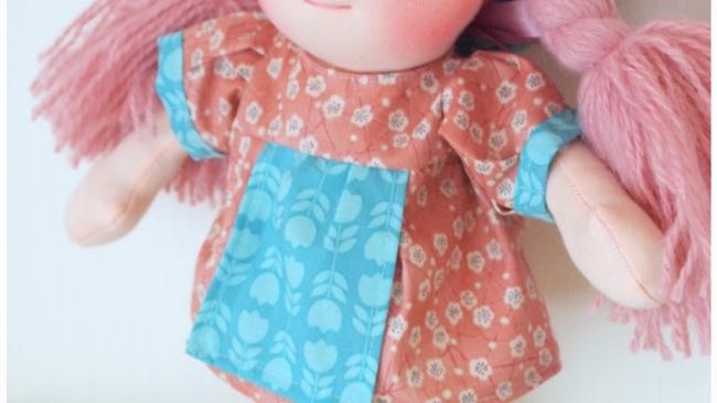 Poupée waldorf, poupée chiffon, poupée tissu, Le Monde Joli de Rose et Marie