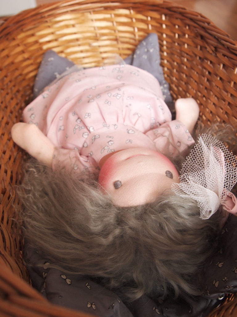 Poupée 32 cm le Monde Joli de Rose et Marie.jpg