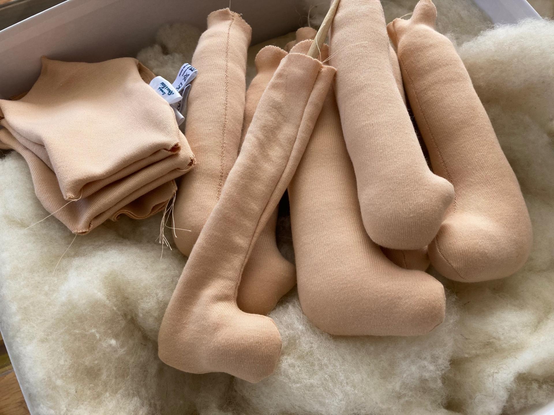 Poupees-en-cours-rose-et-marie